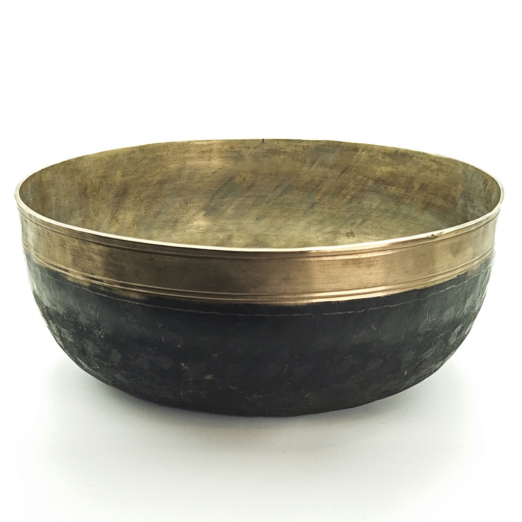 [SGP-068] KASA Ultabati Hammered Singing Bowl - C2 (33 cm, 3.5 kg)