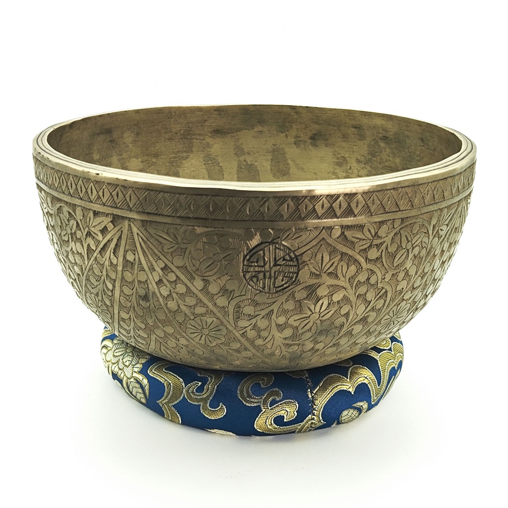 [SGP-053] KASA Jhumka Fullmoon Hand-Carving Hammered Singing Bowl "Flower" - A#3 (22 cm, 1.4 kg)