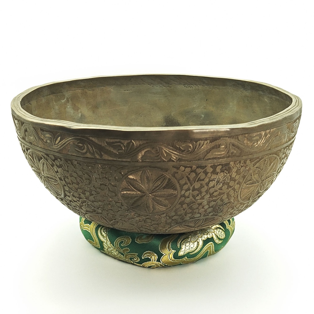 [SGP-051] KASA Lingam Jhumka Hand-Carving Hammered Singing Bowl "8-Leaves Flower" - F#3 (27 cm, 2.3 kg)