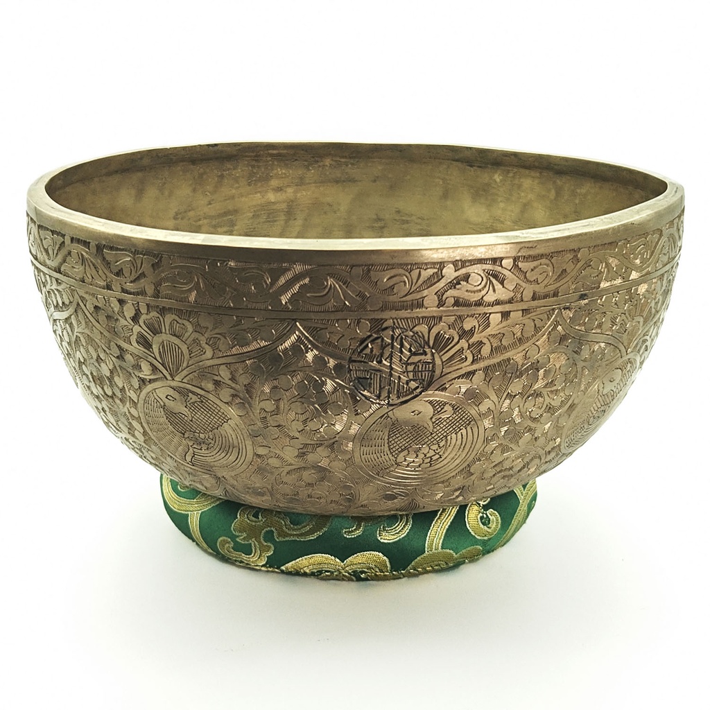 [SGP-048] KASA Jhumka Fullmoon Hand-Carving Hammered Singing Bowl "Peacocks" - F3 (25 cm, 2 kg)