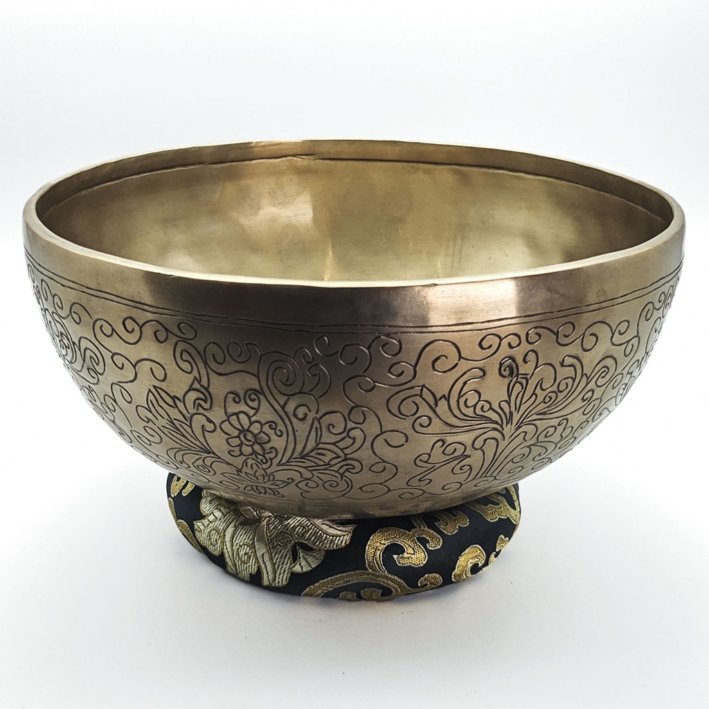 [SGP-040] Hand Carving KASA Hammered Singing Bowl "Flowers" - D3 (24 cm, 1.6 kg)