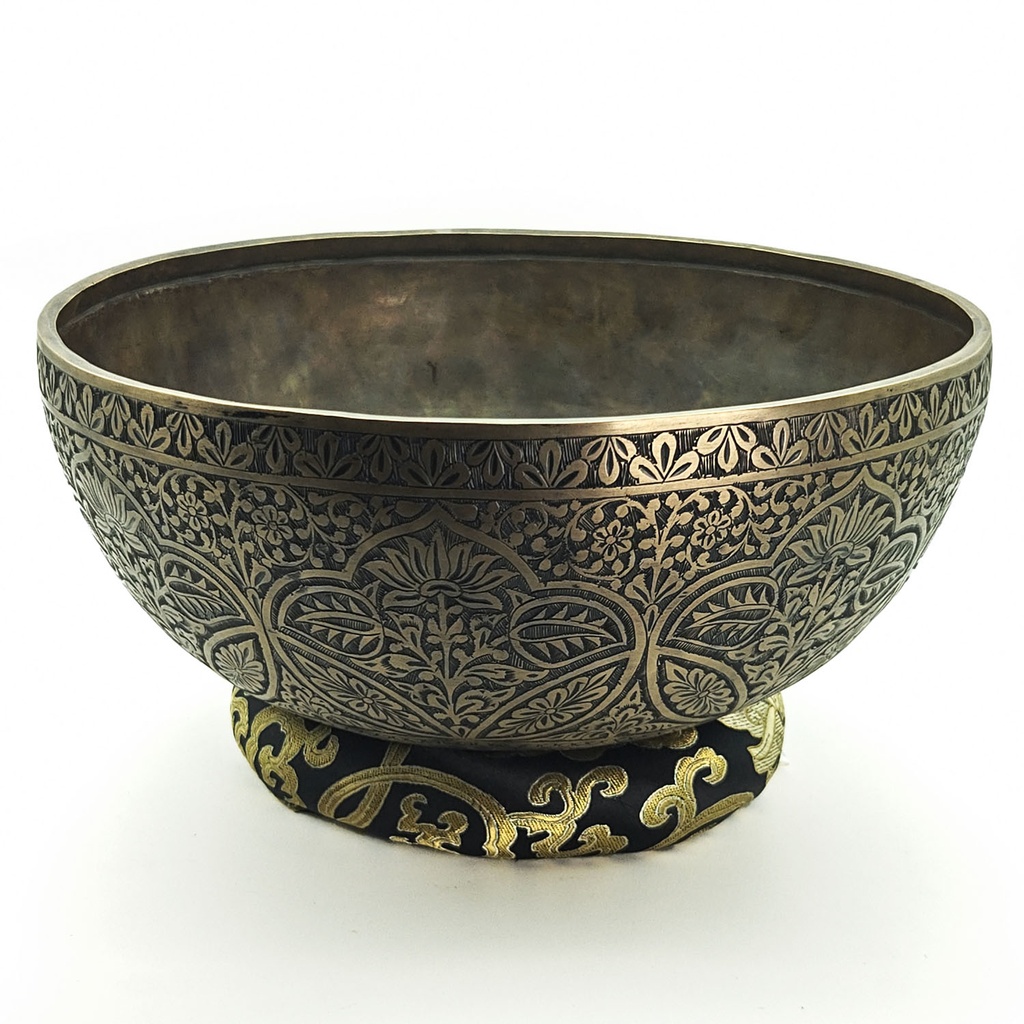 [SGP-039] Hand Carving KASA Hammered Singing Bowl "Flowers" - B2 (28 cm, 2.4 kg)