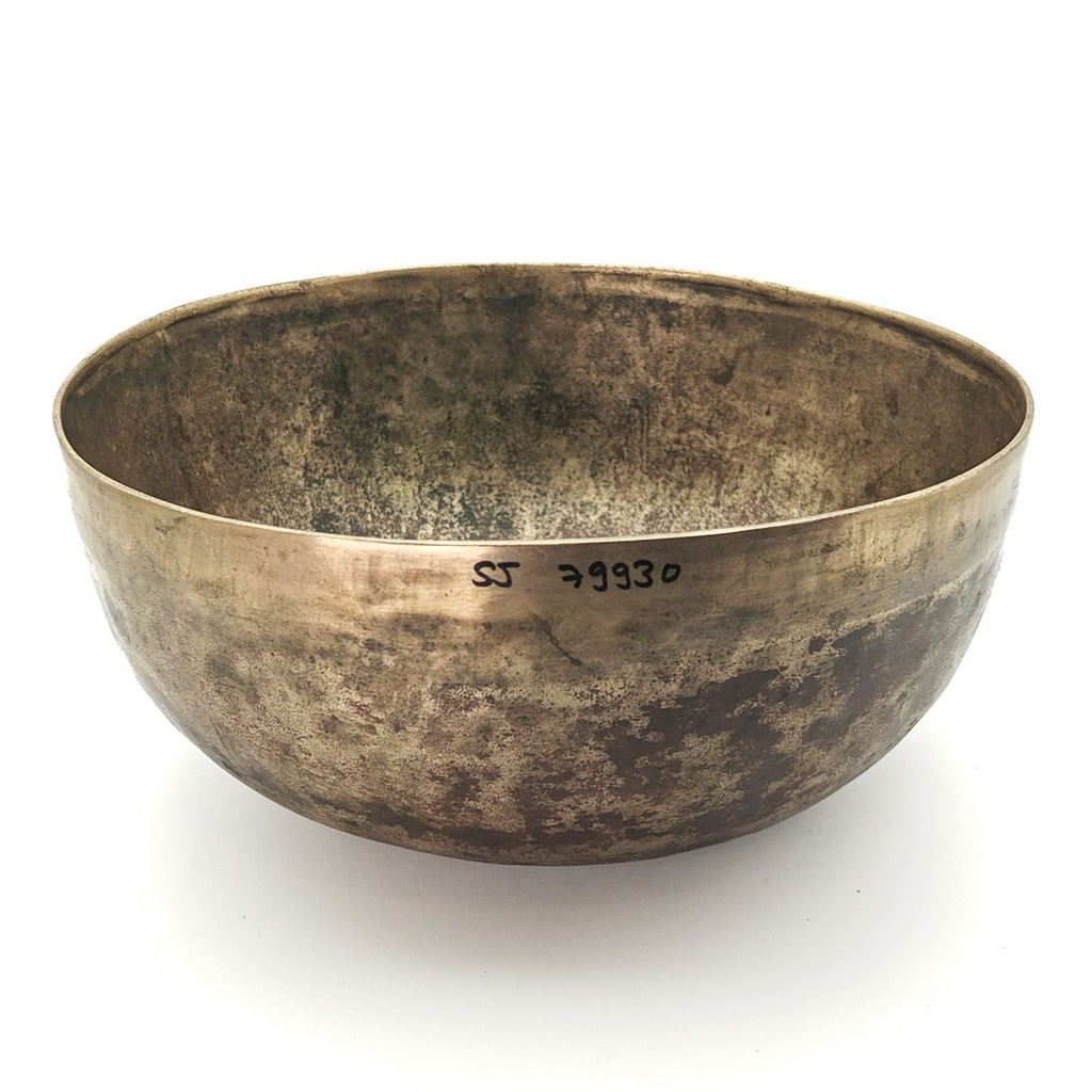 [ATQ-005] Antique 250-Years-Old Hammered Singing Bowl - F2 (24 cm, 1.1 kg)