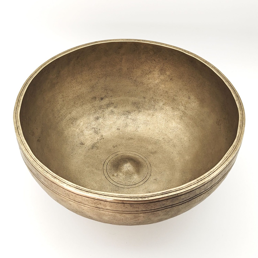 [SGP-022] Lingam Jhumka KASA Hammered Singing Bowl - E3 (28 cm, 2.6 kg)