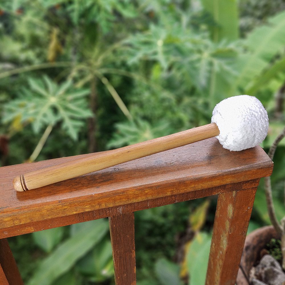 white_gong_stick_medium_002