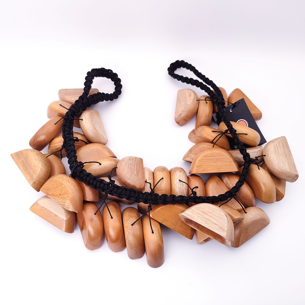 [MUI-085] Wooden Shaker Waterfall